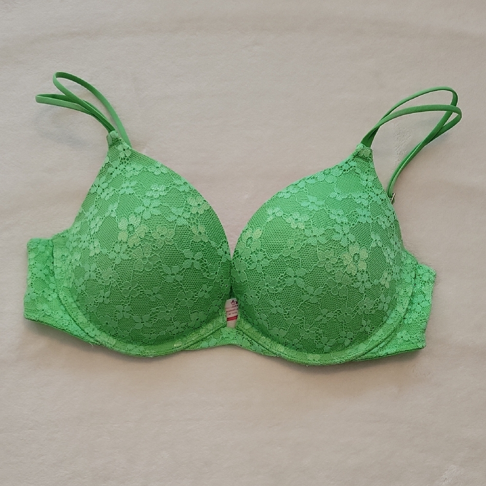 PINK Victoria's Secret Green Lace Bra